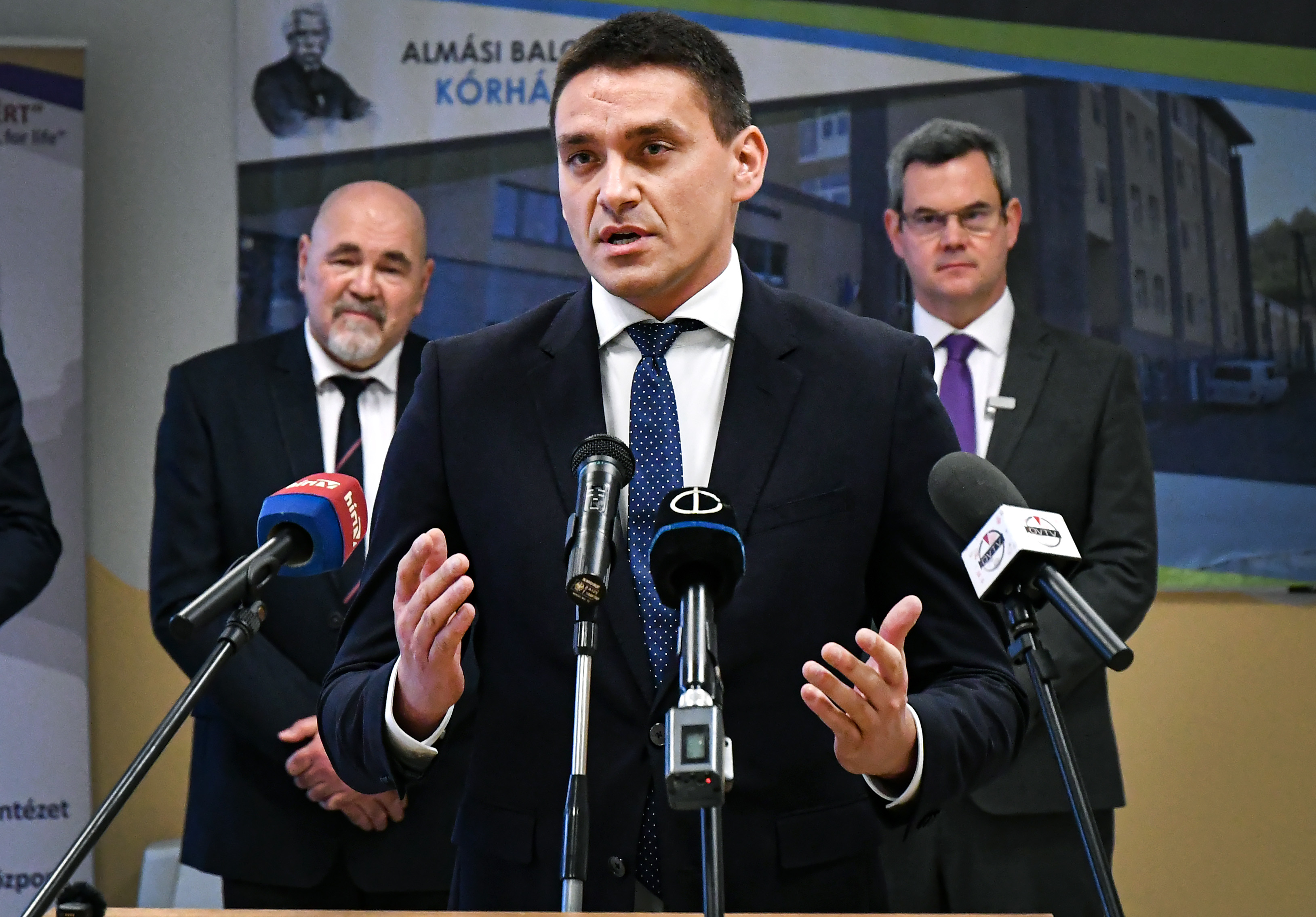 Dr. Csuzda Gábor országgyűlési képviselő